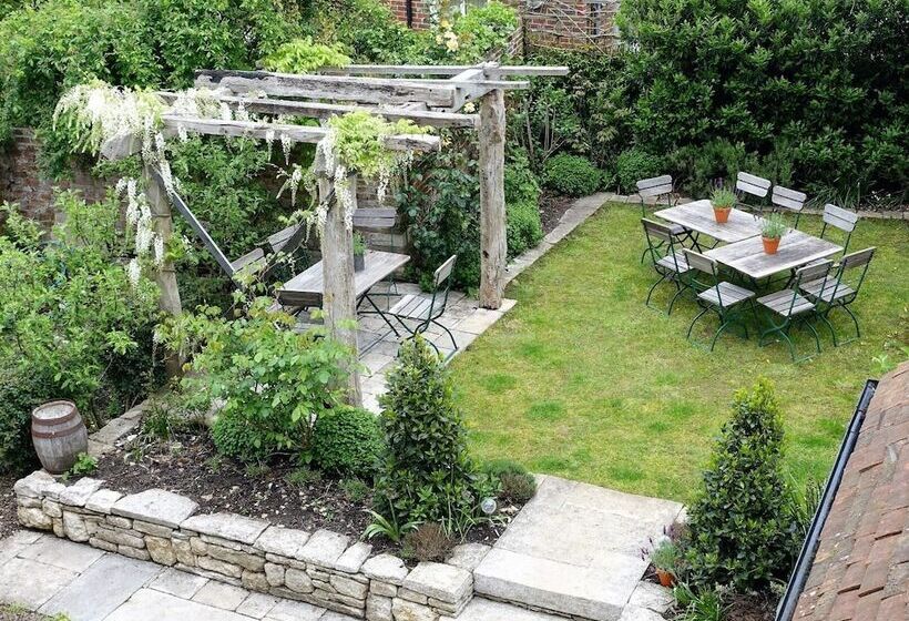 민박 One Holyrood Hotel & Cafe