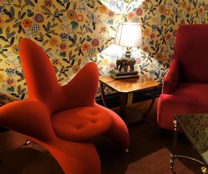 민박 One Holyrood Hotel & Cafe