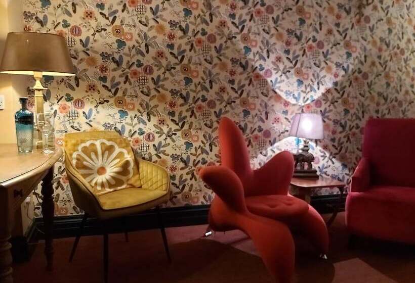 민박 One Holyrood Hotel & Cafe