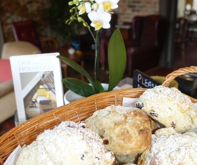 민박 One Holyrood Hotel & Cafe