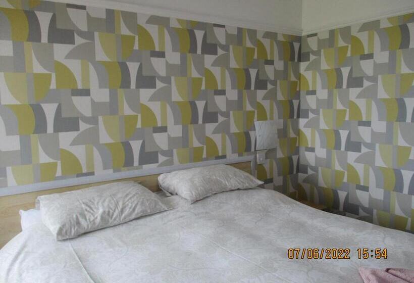 住宿加早餐 Sefton Lodge Seafront ,panoramic Sea View Ensuite Balconys Available, Guest Garden