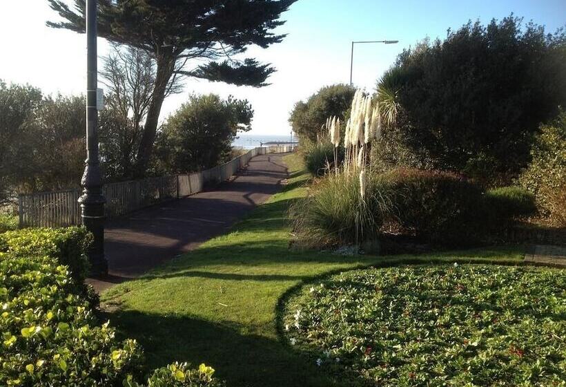 تختخواب و صبحانه The Beeches