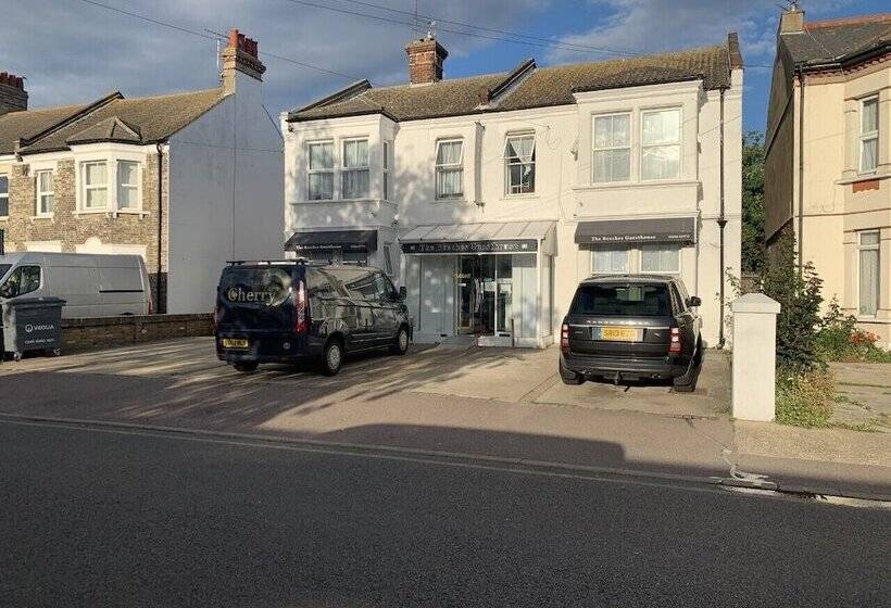 تختخواب و صبحانه The Beeches