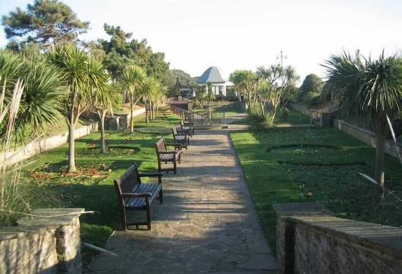 تختخواب و صبحانه The Beeches