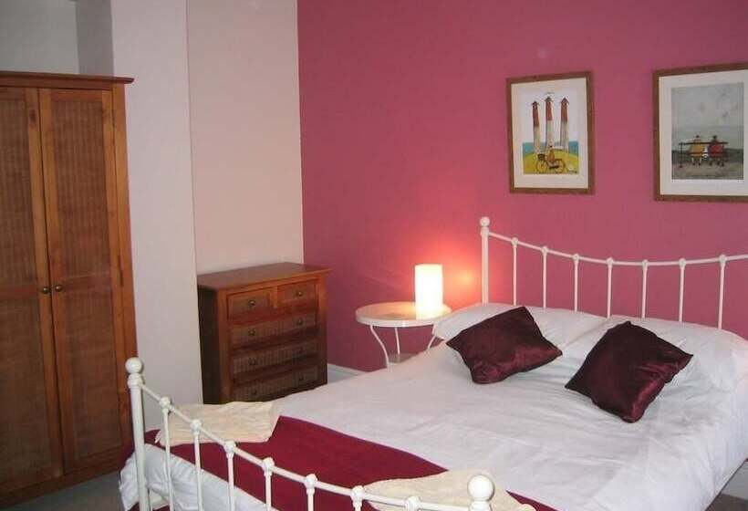 تختخواب و صبحانه The Beeches