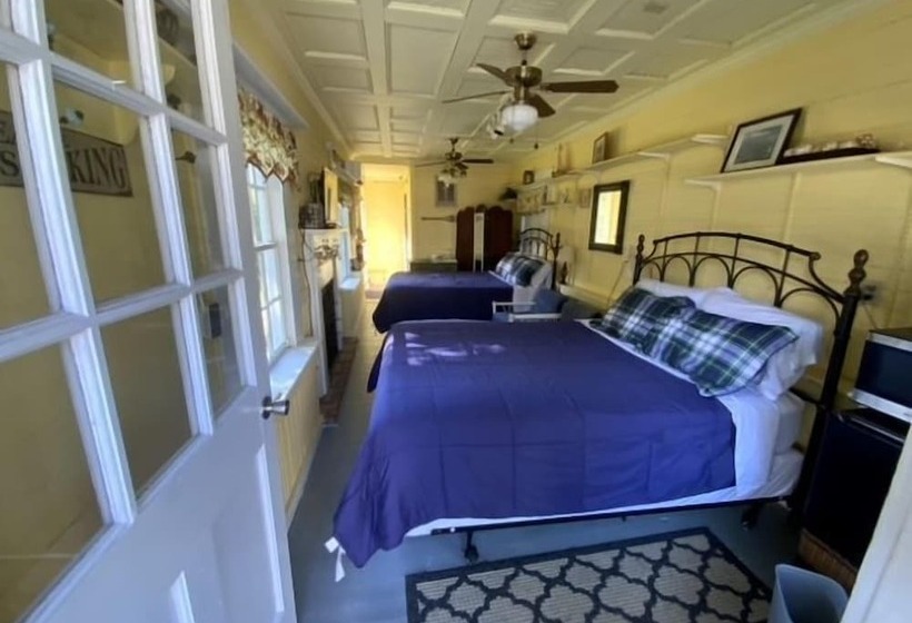 تختخواب و صبحانه The Captain's Stay