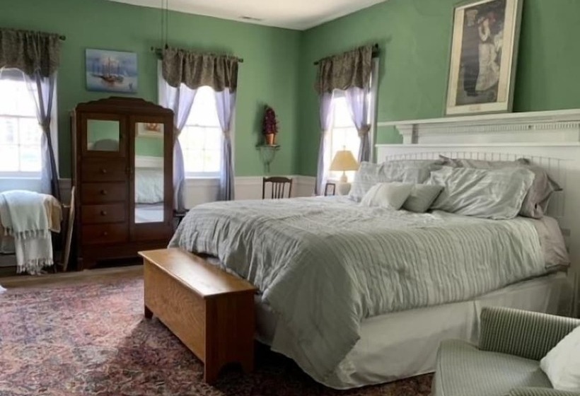 تختخواب و صبحانه The Captain's Stay