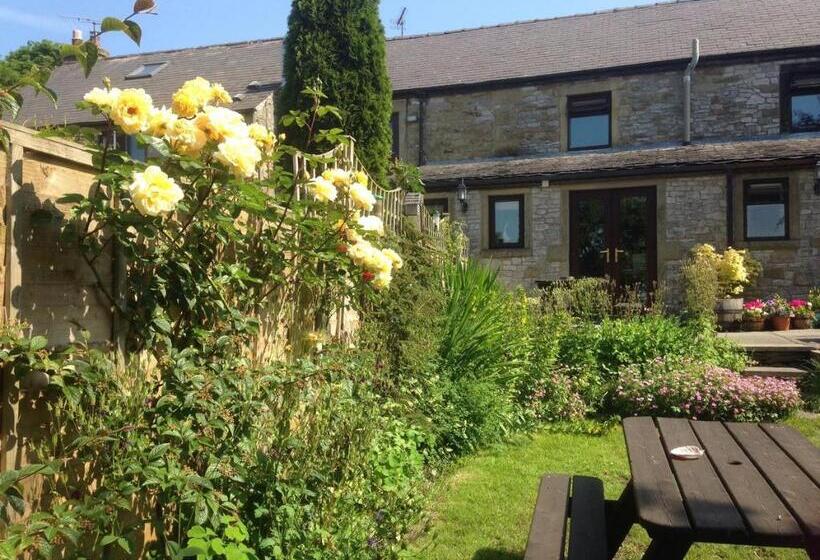 تختخواب و صبحانه The Queen Anne