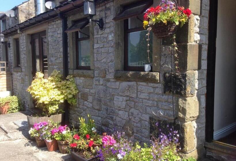 تختخواب و صبحانه The Queen Anne