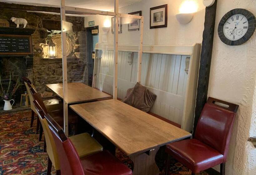 تختخواب و صبحانه The Queen Anne