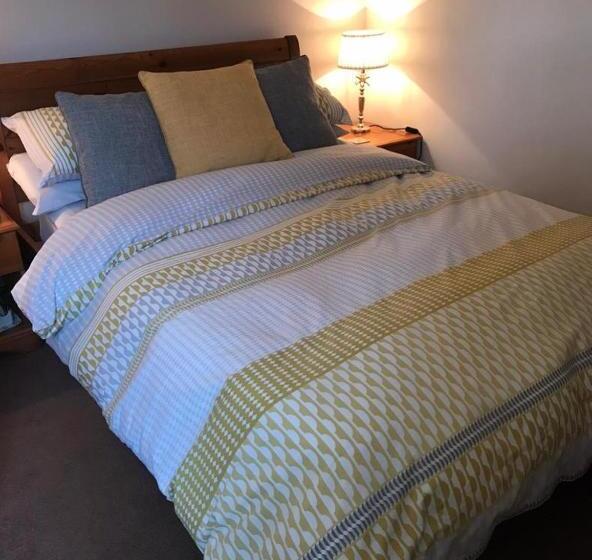 تختخواب و صبحانه The Queen Anne