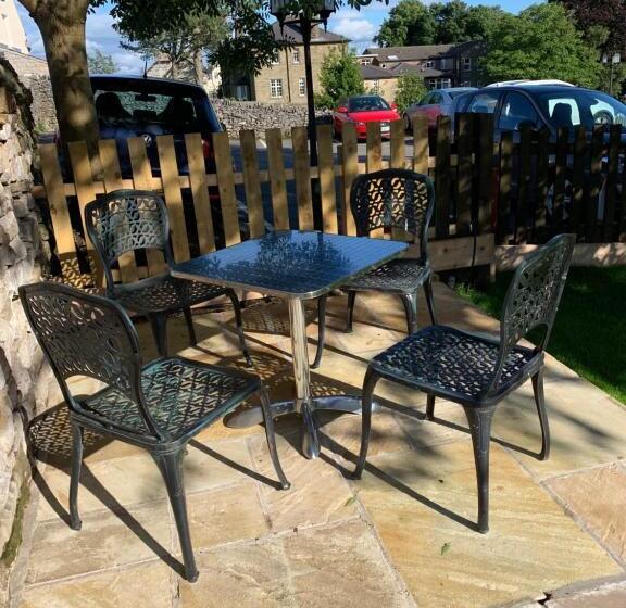 تختخواب و صبحانه The Queen Anne