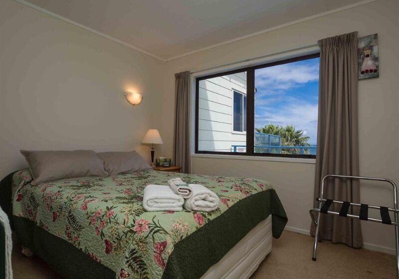 By The Bay Beachfront Apartments