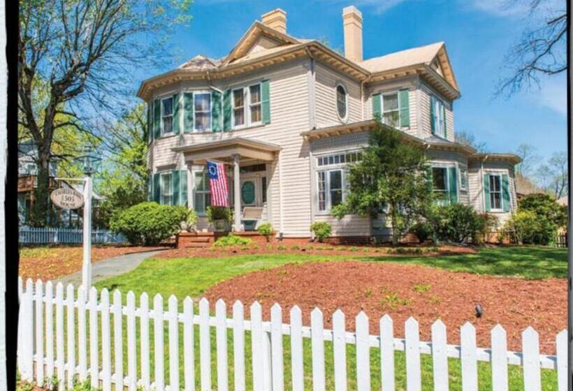 Charles Bass House Bed & Breakfast