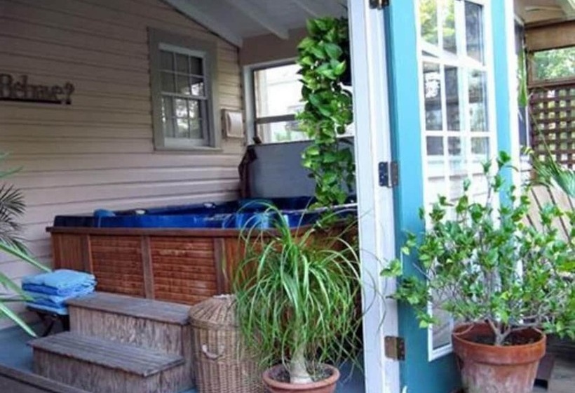 Charles Bass House Bed & Breakfast