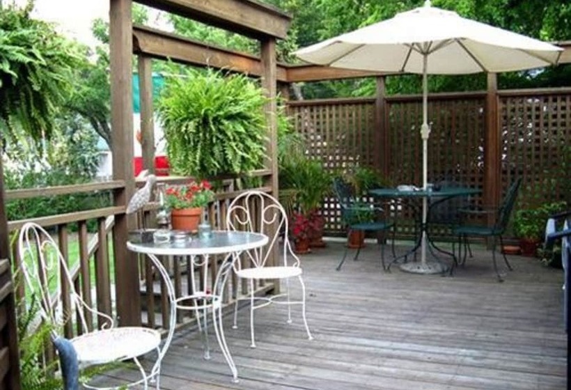 Charles Bass House Bed & Breakfast