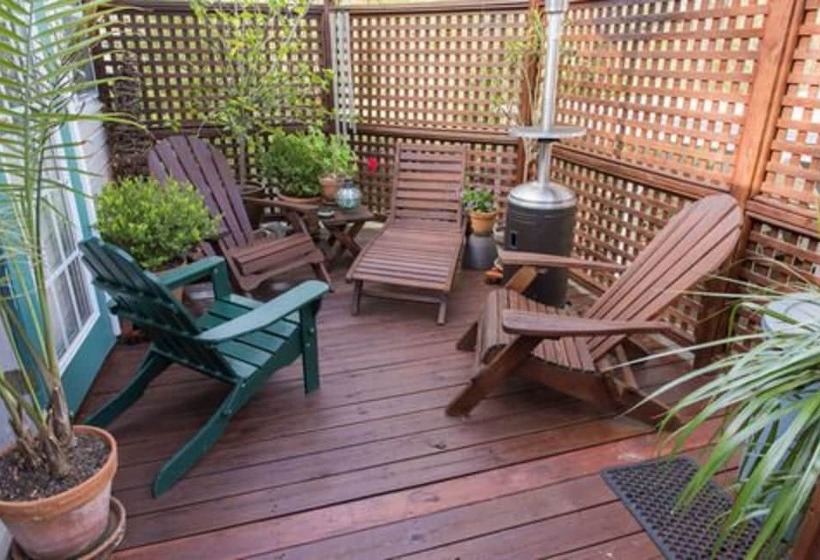 Charles Bass House Bed & Breakfast