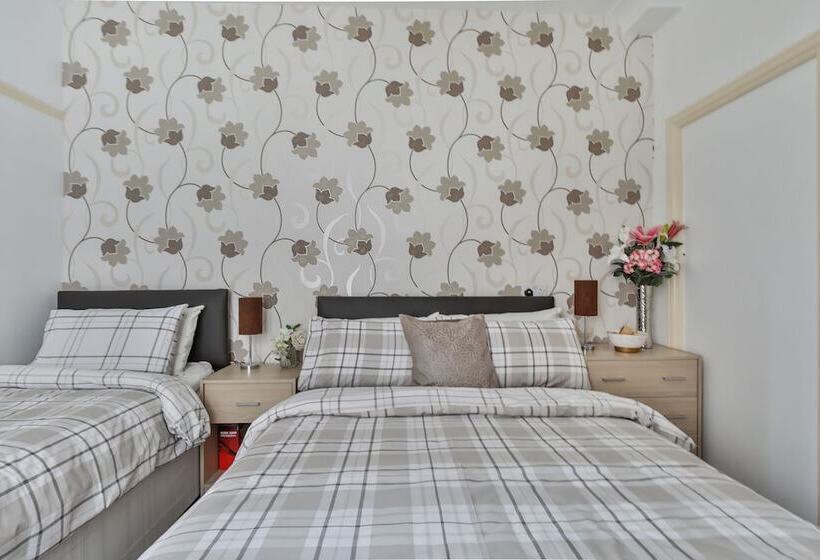 Chomley Holiday Flats