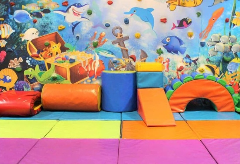 Club Mykonos Athenian Cascades