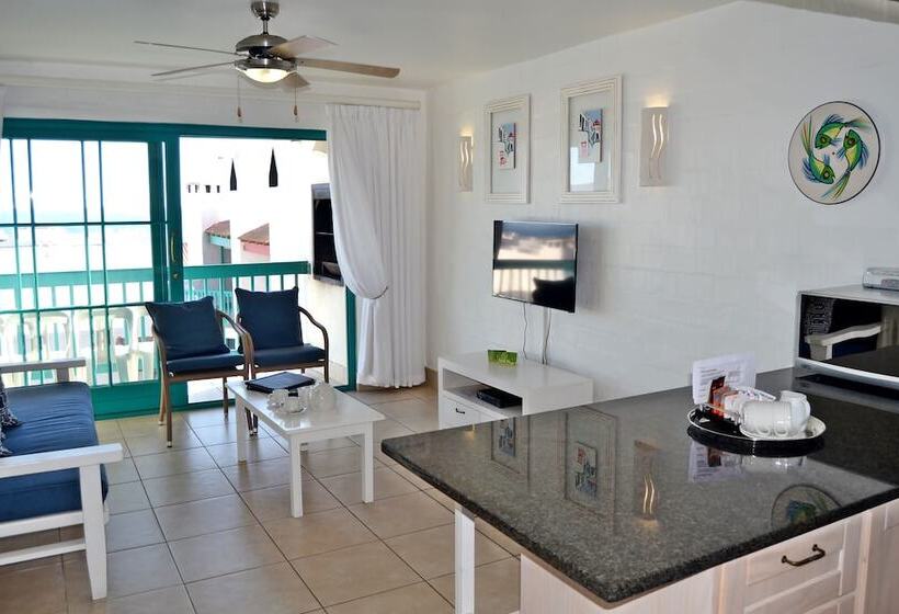 Club Mykonos Athenian Cascades