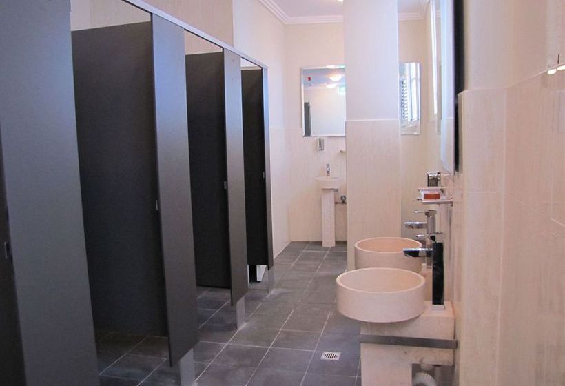 Cooper Lodge Hotel - Hostel