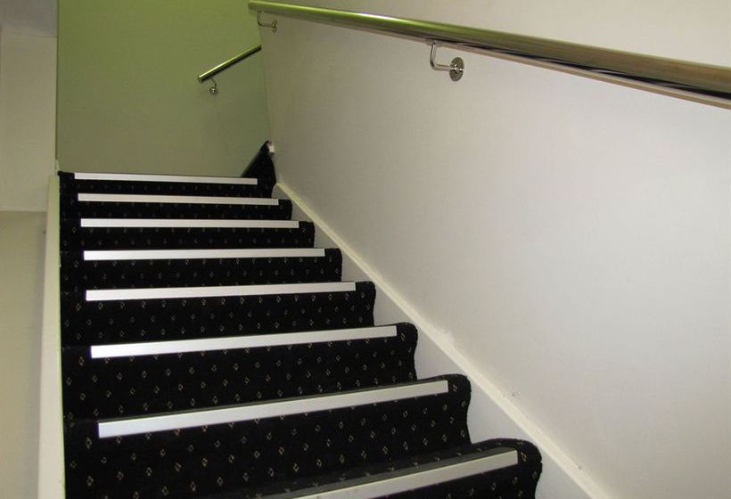 Cooper Lodge Hotel - Hostel