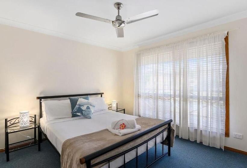 Dolphin Sands Holiday Villas