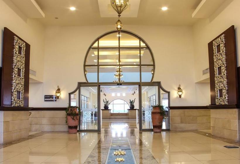 مسافرخانه Lagoon Hotel & Resort