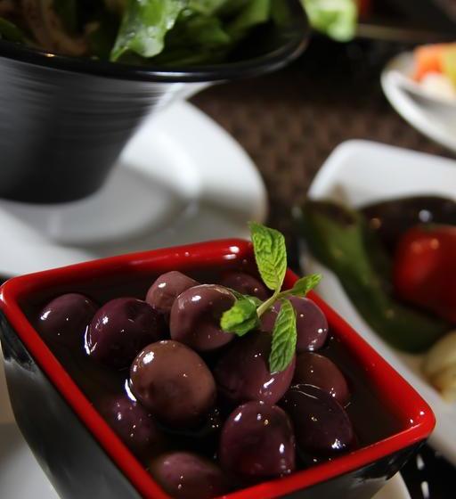 مسافرخانه Lagoon Hotel & Resort