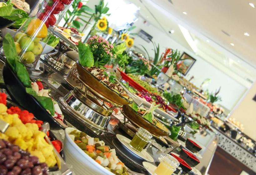 مسافرخانه Lagoon Hotel & Resort