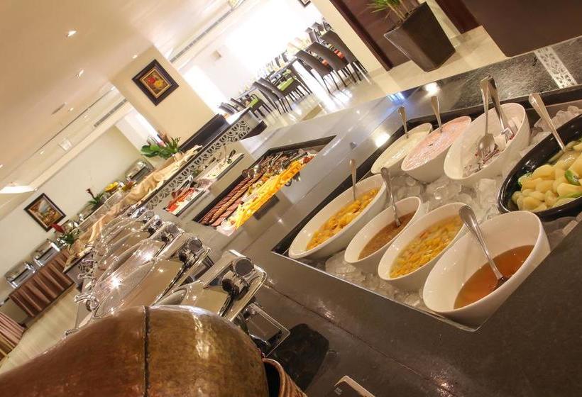 مسافرخانه Lagoon Hotel & Resort