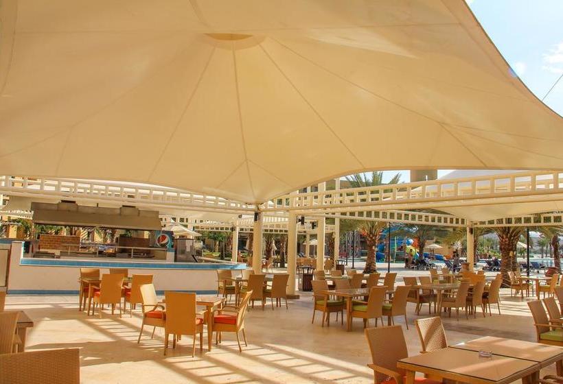 مسافرخانه Lagoon Hotel & Resort