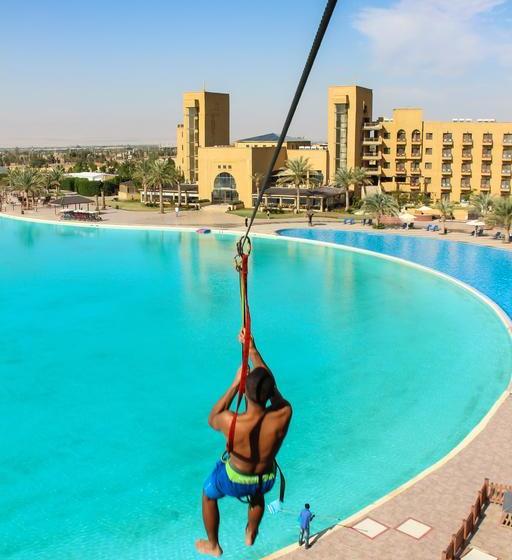 مسافرخانه Lagoon Hotel & Resort