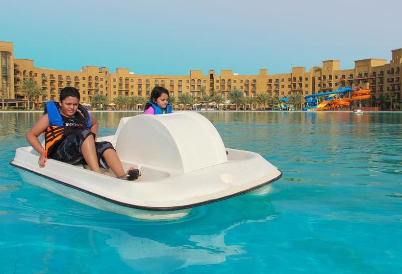 مسافرخانه Lagoon Hotel & Resort