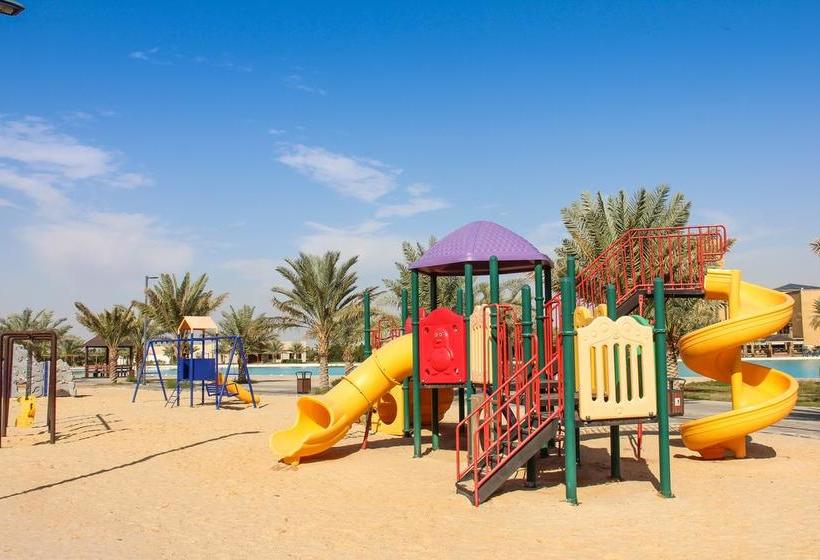 مسافرخانه Lagoon Hotel & Resort