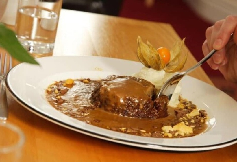 Отель Portrush Adelphi