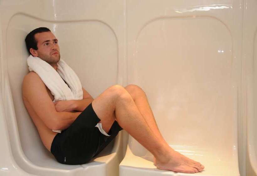 Отель Portrush Adelphi