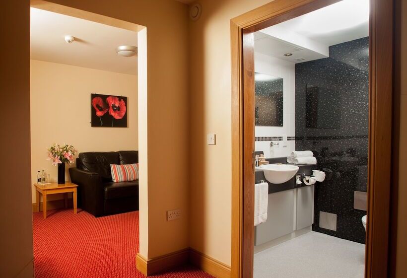 Отель Portrush Adelphi