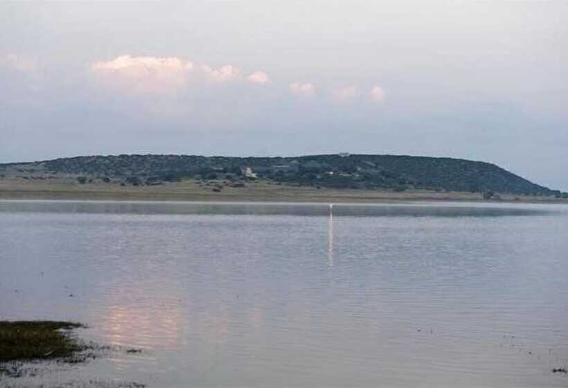 فندق Black Mountain Leisure & Conference