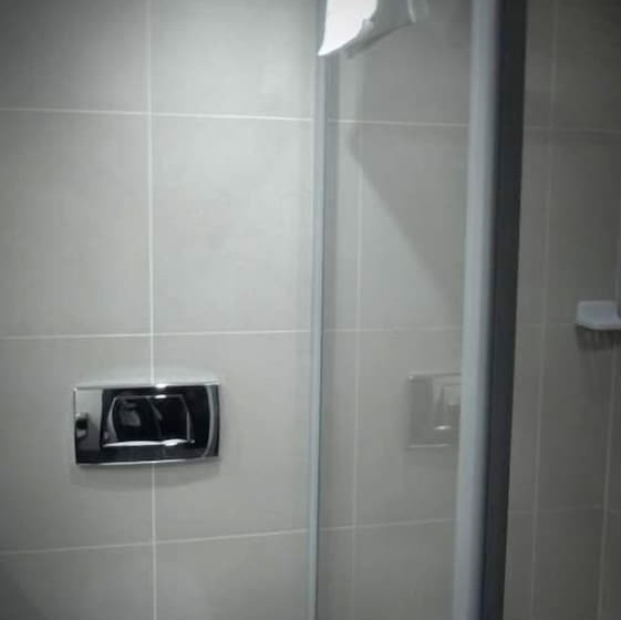 בית מלון כפרי Black Mountain Leisure & Conference