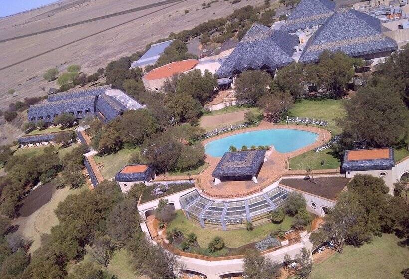 בית מלון כפרי Black Mountain Leisure & Conference