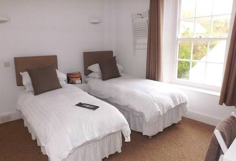 Отель Cadgwith Cove Inn