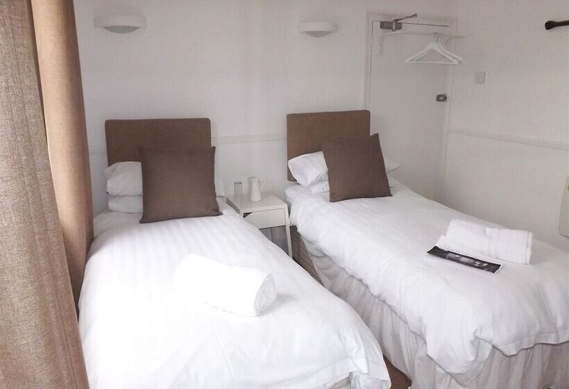 Отель Cadgwith Cove Inn