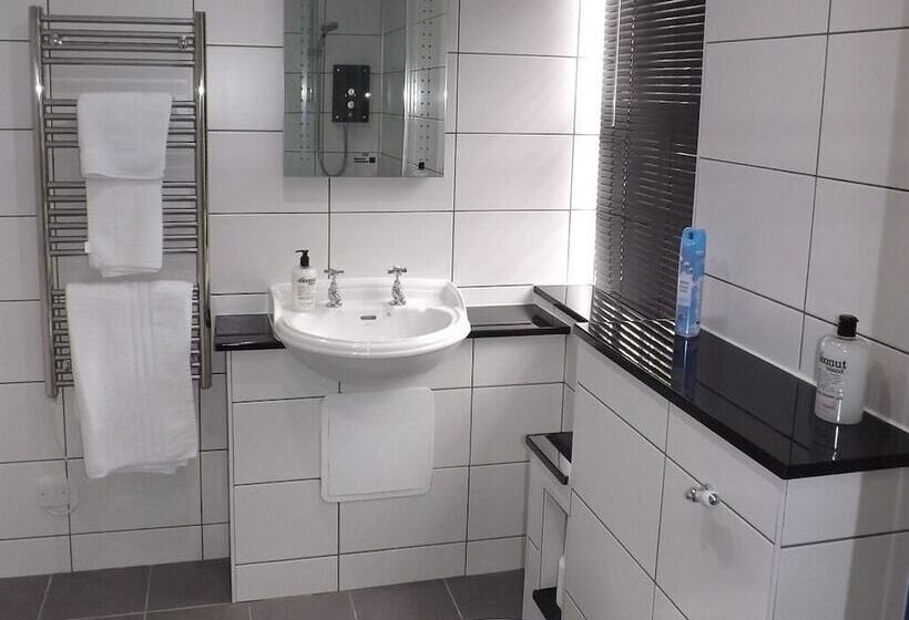 Отель Cadgwith Cove Inn