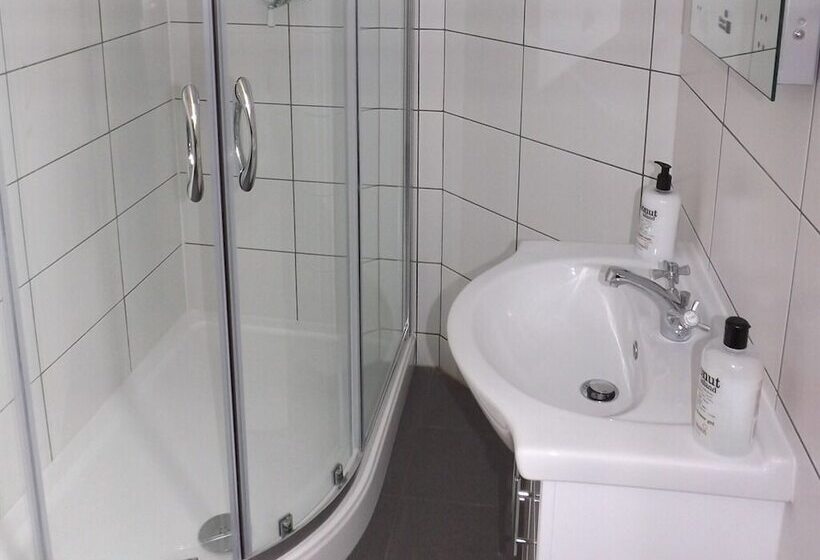 Отель Cadgwith Cove Inn