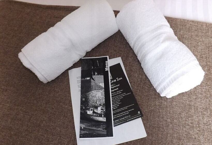 Отель Cadgwith Cove Inn