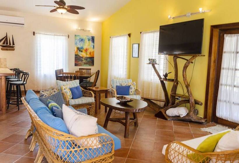 فندق Caye Casa