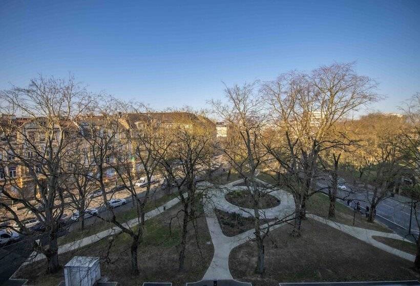 Отель Hôtel Du Parc