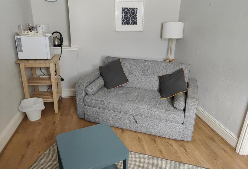 בית מלון כפרי Kings Arms