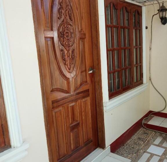 فندق Lucky Garden Inn